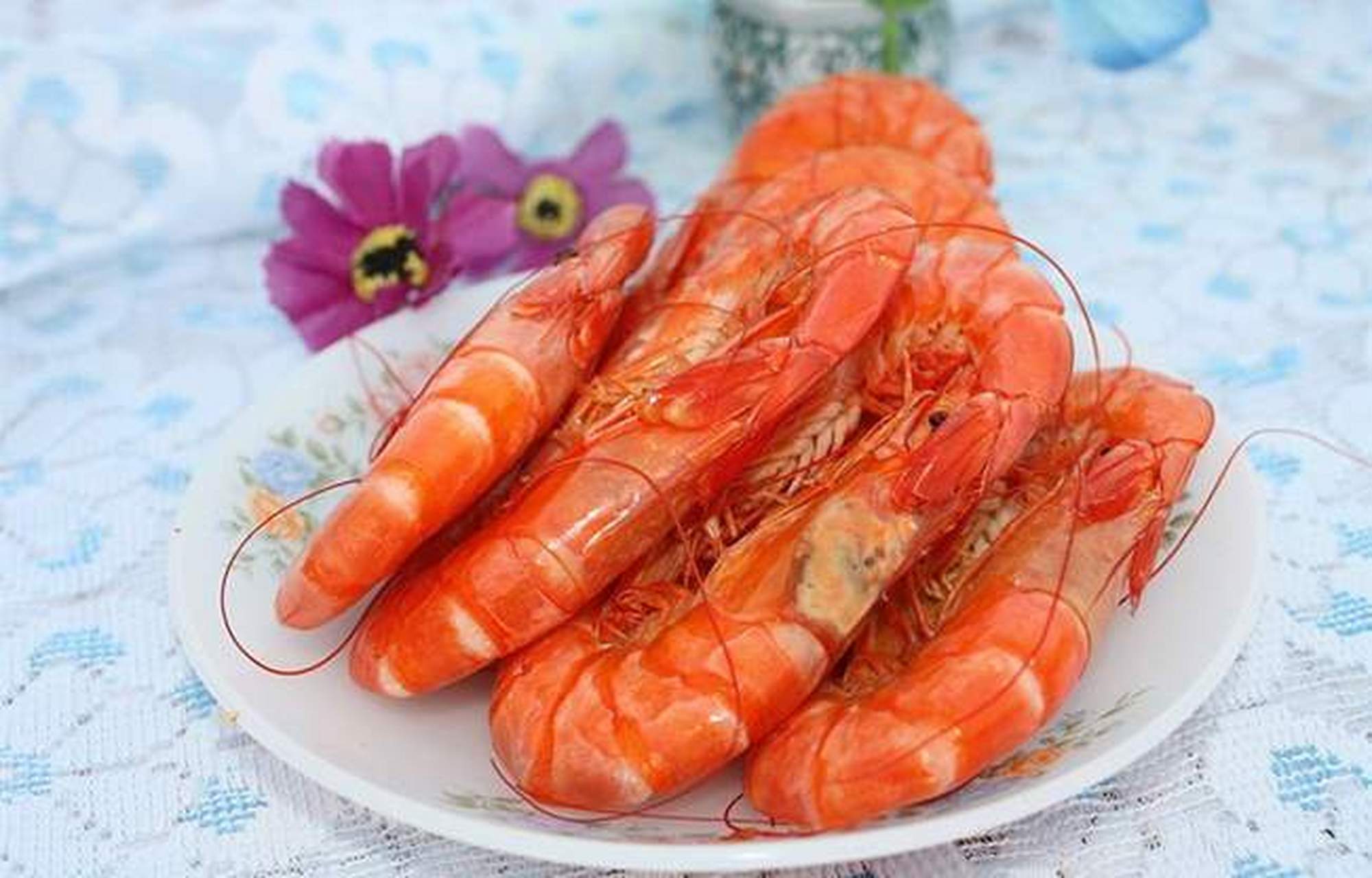 渤海对虾,被誉为"海鲜之王",在中国的海岸线上,它们是一种非常受欢迎