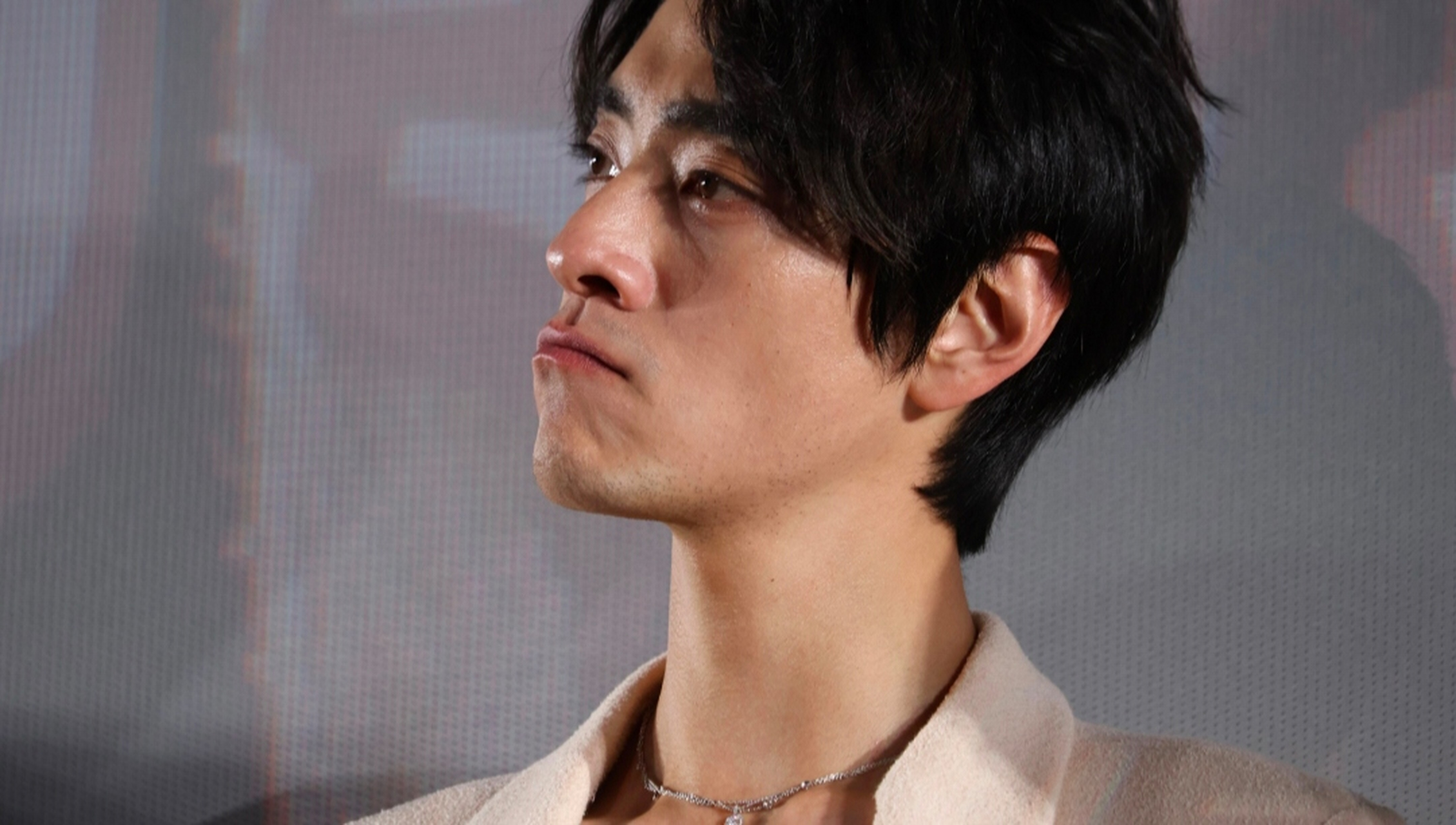 郑云龙暴瘦后的样子好像衰老后的肖战啊……希望肖战能好好吃饭,瘦成