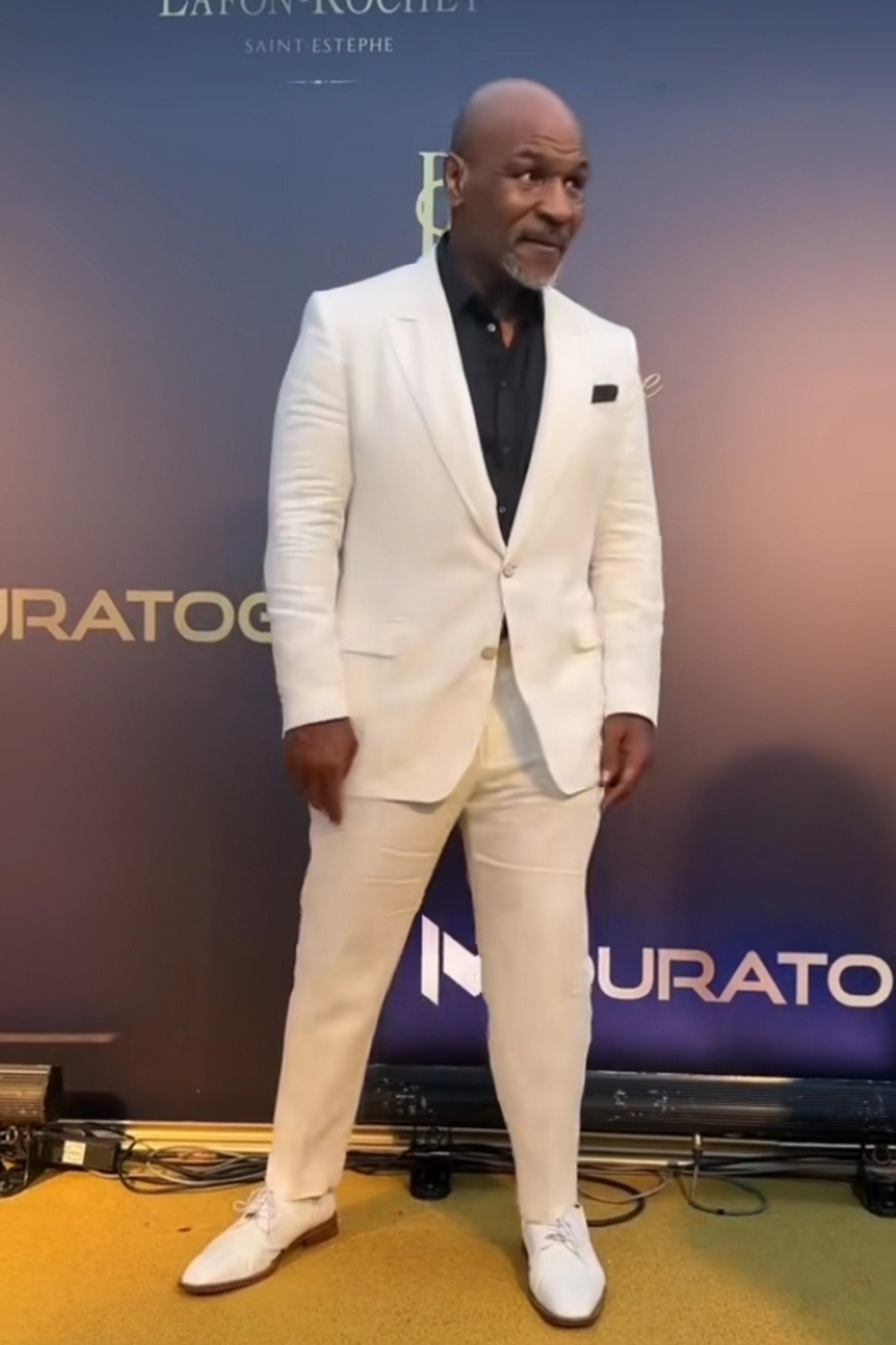 年近六十岁的拳王泰森依然霸气,就是这个年龄,三五个壮汉子不是他对手