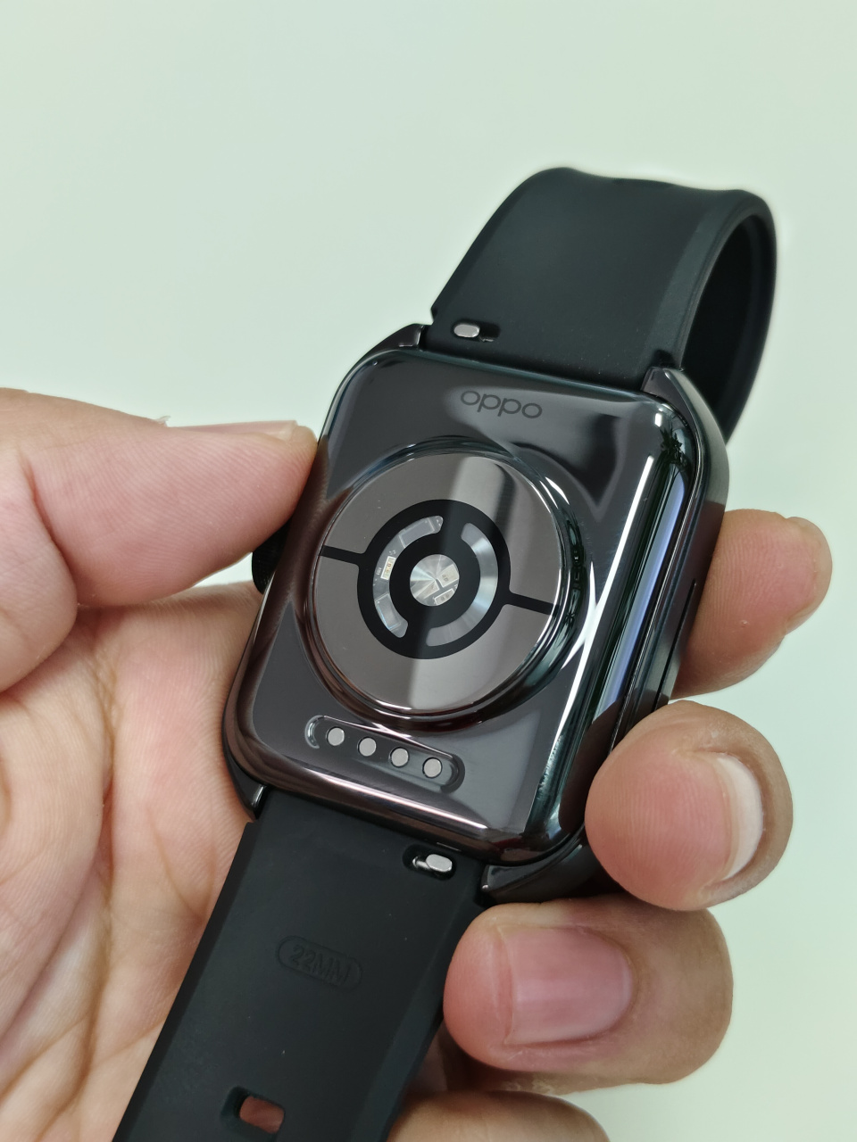 戴了几天oppo watch4 pro,感觉比oppo watch3 pro更精致了,我的是极夜