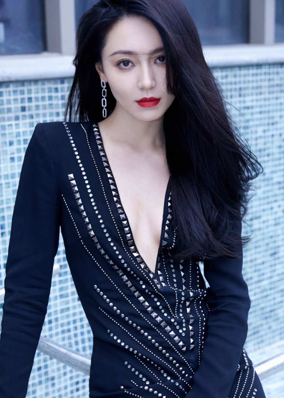 黄梦莹#   #明星#  出席johnrichmond亚洲首秀