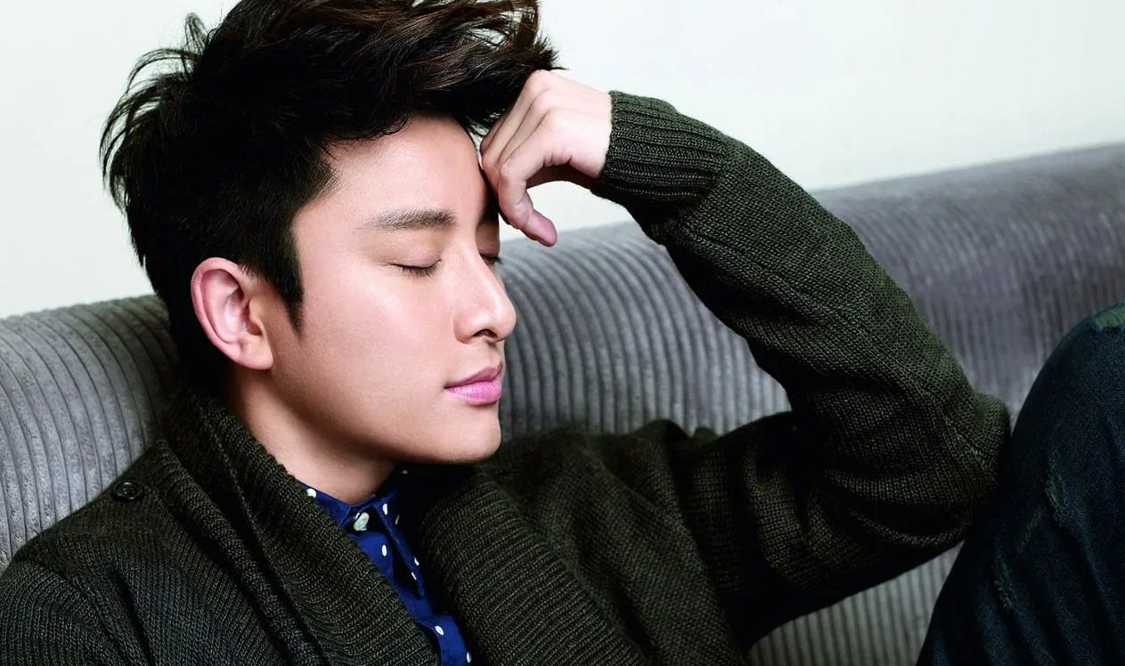 贾乃亮晒与甜馨亲密合照,称和女儿哥俩好,离婚后感情动向成焦点