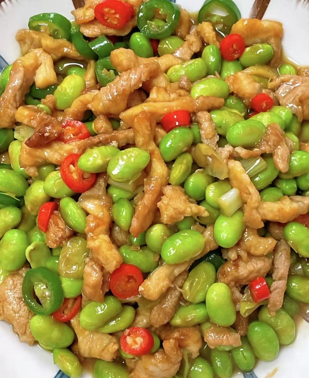 今天毛豆米炒肉丝,排骨炖土豆,番茄蛋汤,红烧甲鱼