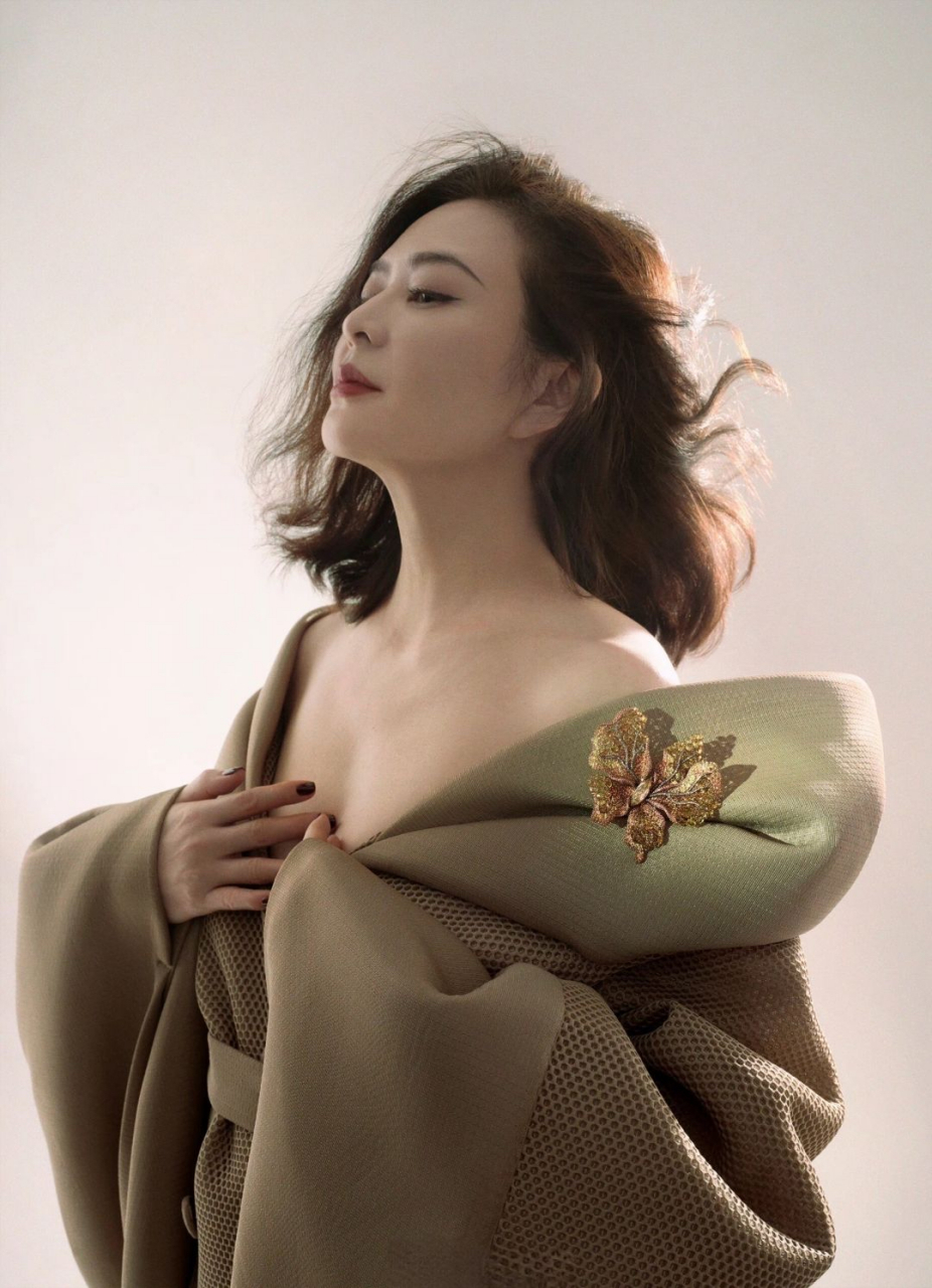关之琳#养眼美女# #明星生图大赏# #金秋图文动态创作节
