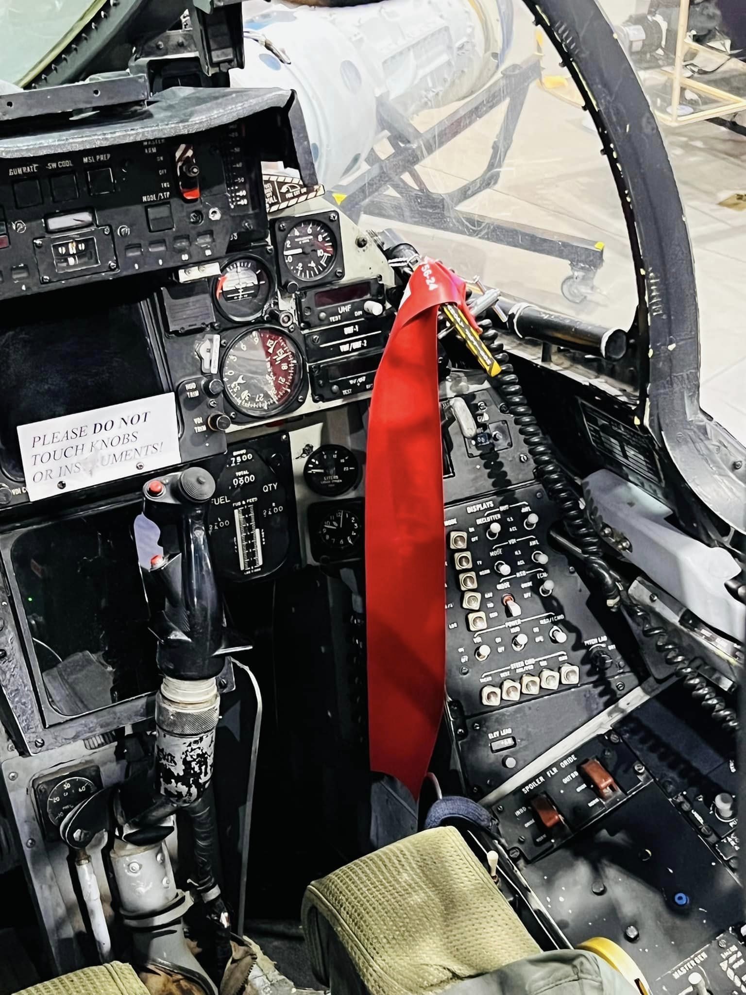 战斗机驾驶舱视角图片