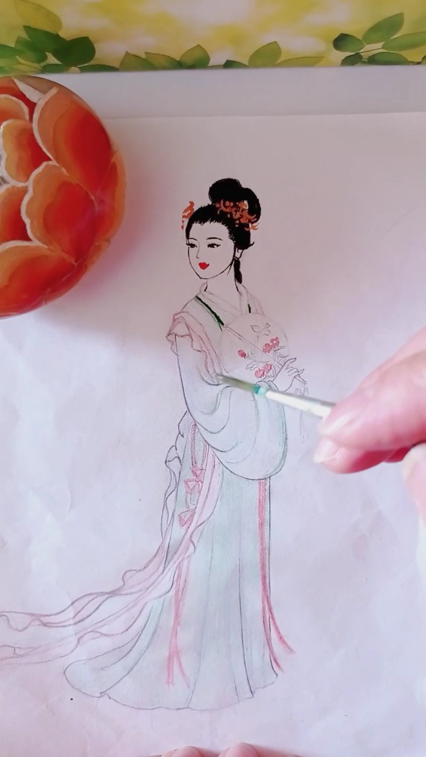 美人执扇纤纤细步原创铅笔画小视频