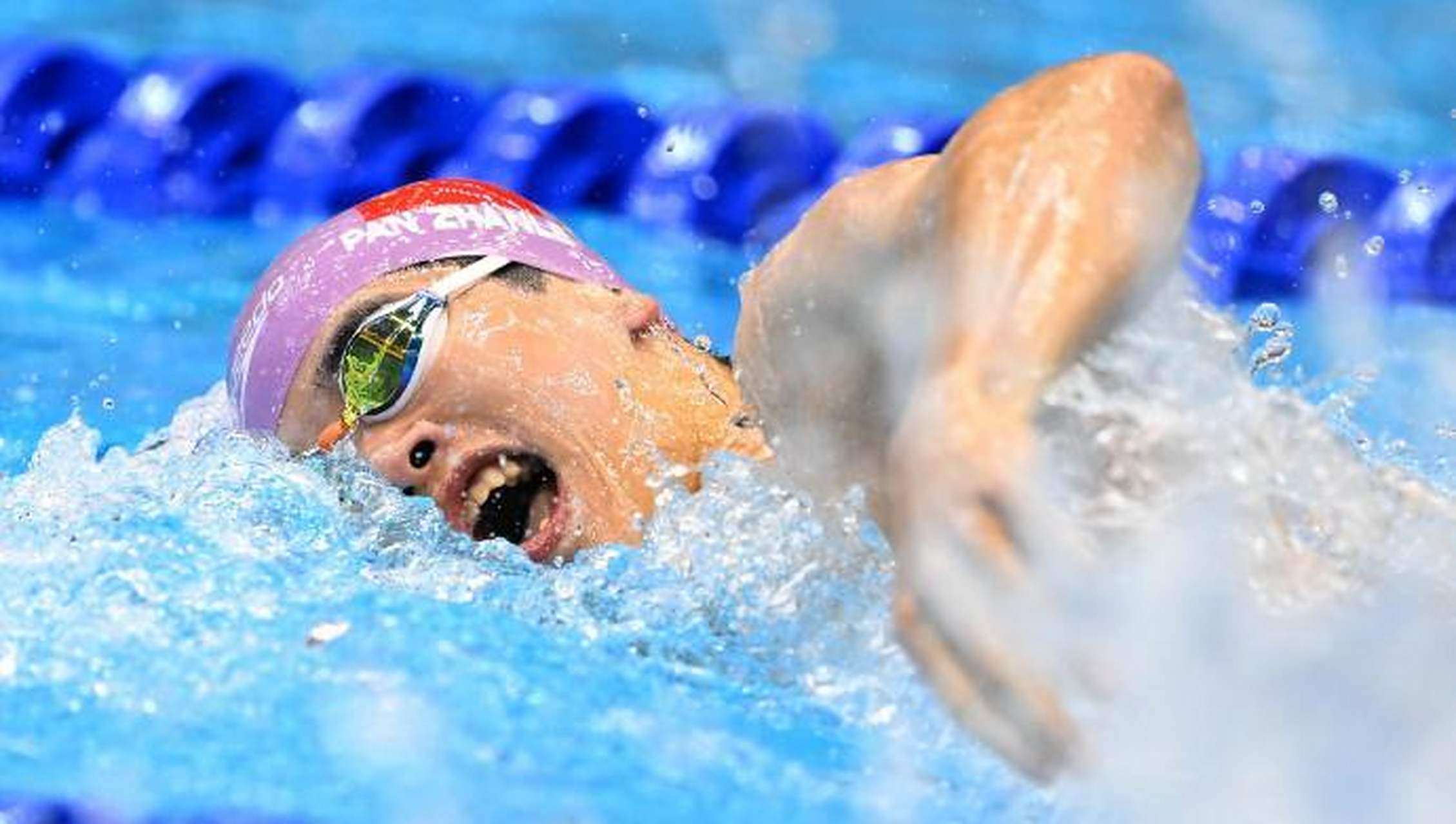 福冈世锦赛游泳男子100决赛,潘展乐最后时刻连超3人,但还是以0.