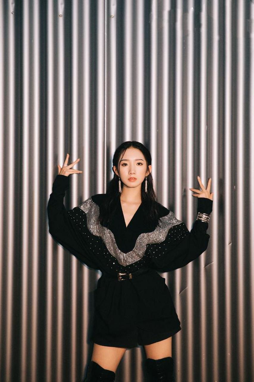 孟美岐或许是目前女团选秀整体素质最高的c位出道的艺人,没有之一!