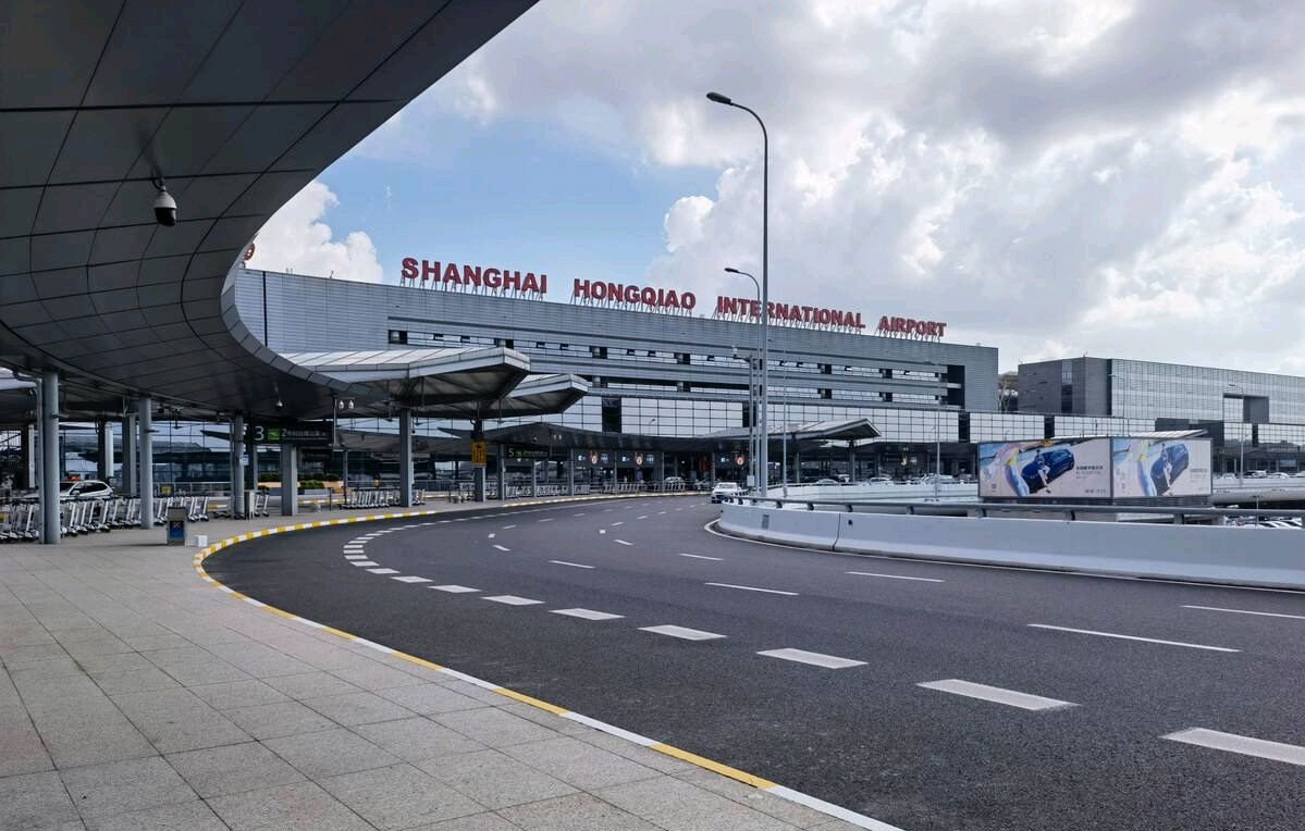 游客看到上海"虹桥国际机场",引发热议:中国建设很强大!