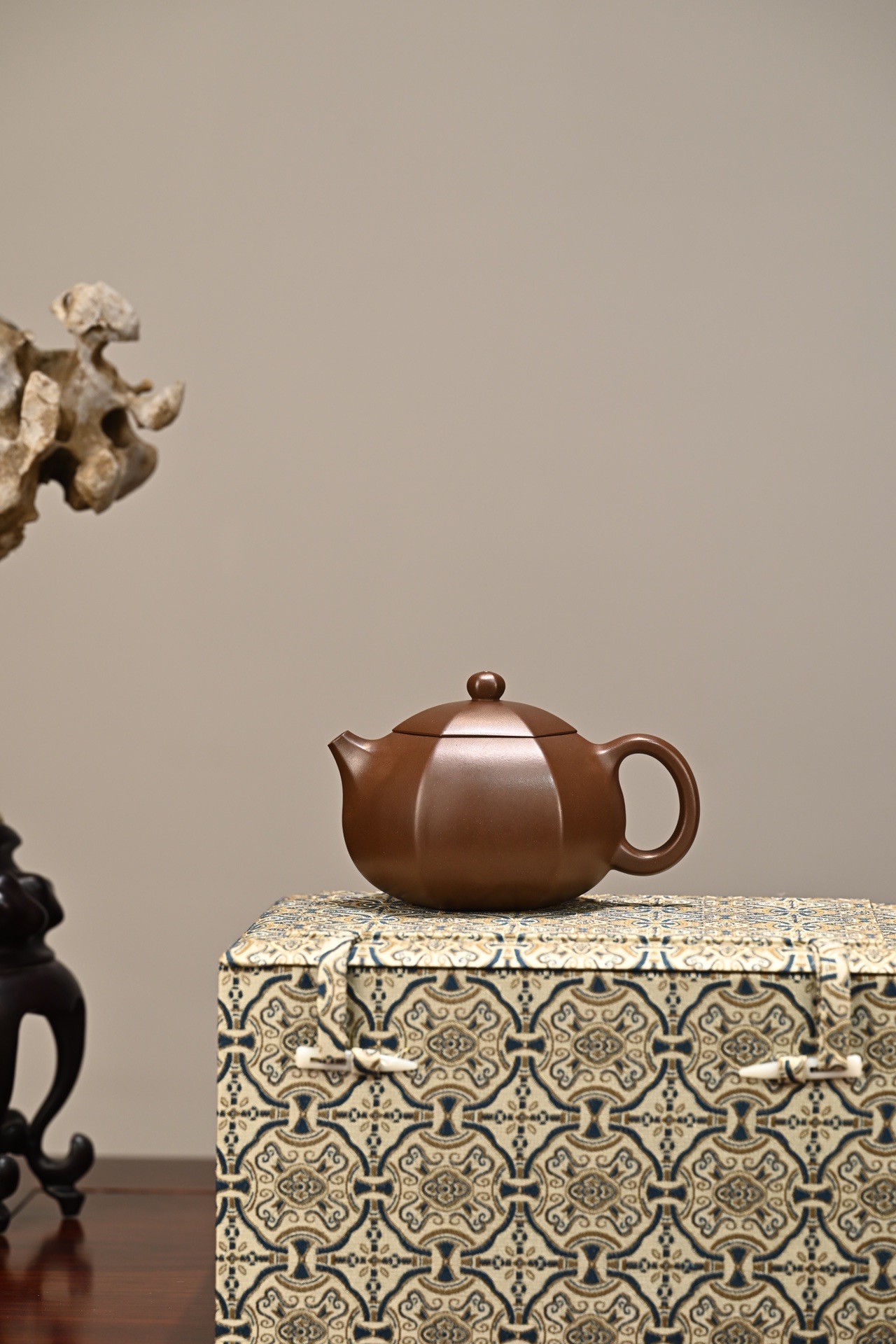 宜兴紫砂壶吴涛全手工六方西施原矿紫泥250cc