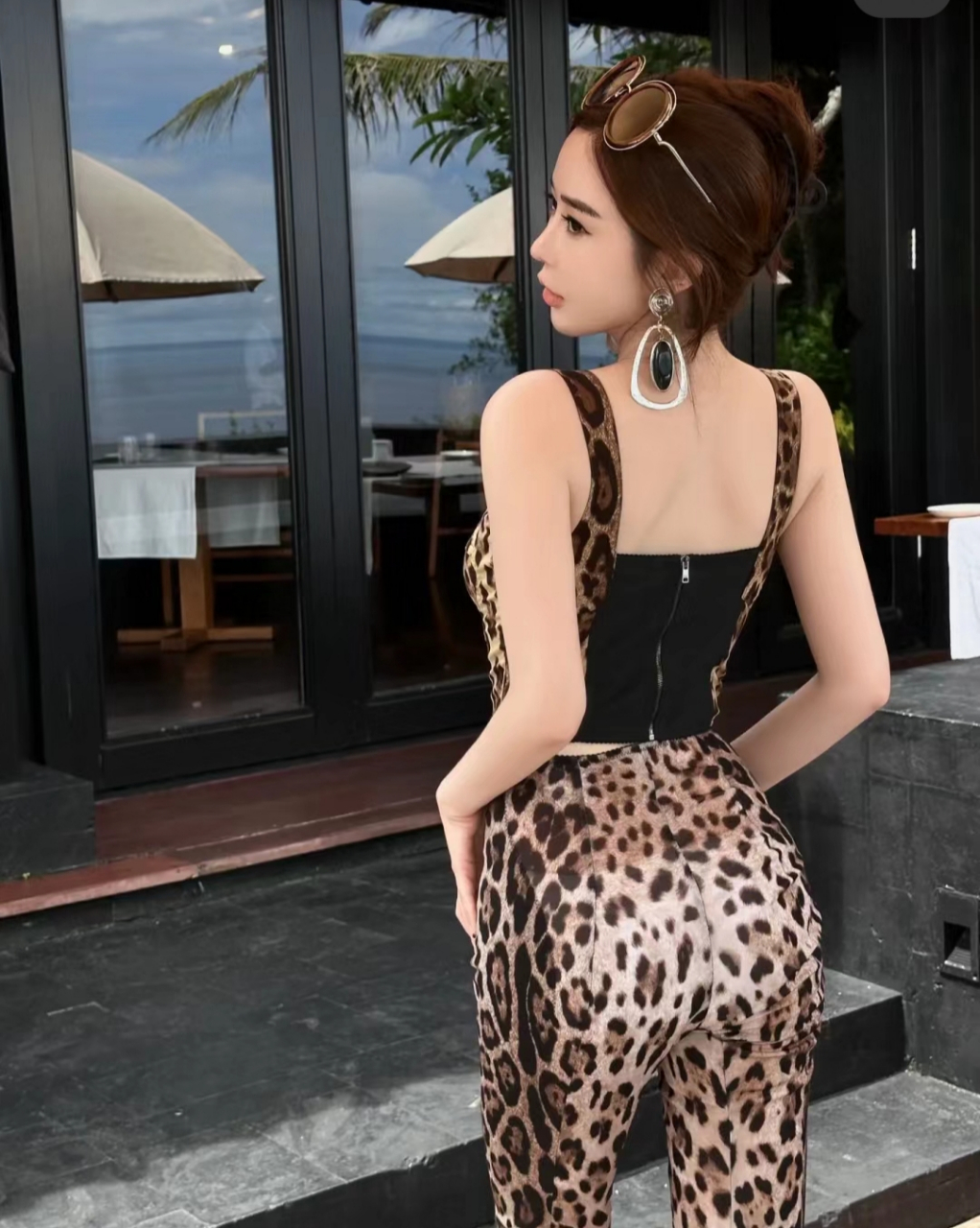 豹纹美女,优雅中透露着野性!