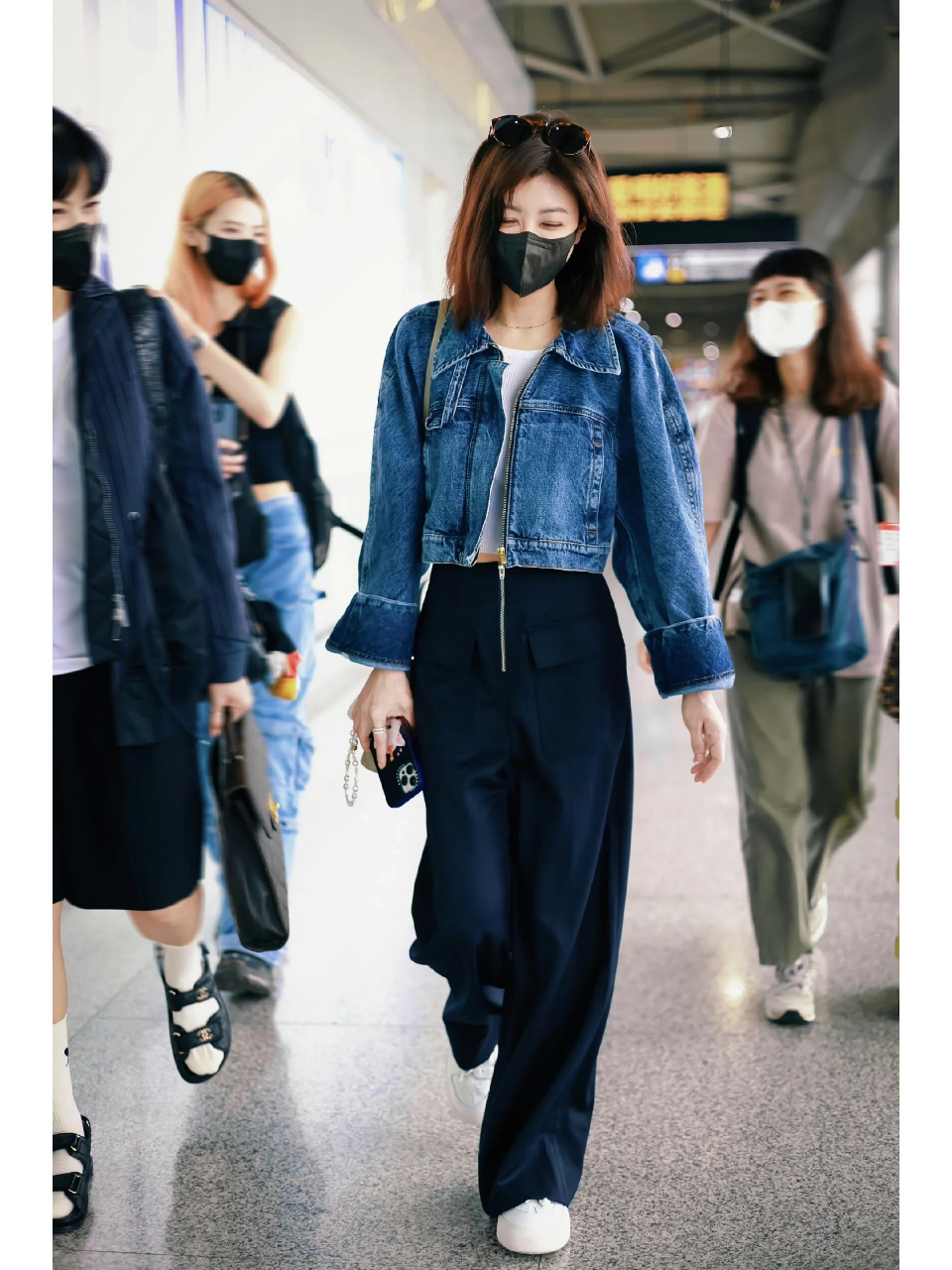 时尚穿搭# #明星穿搭# 贾静雯这套穿搭,休闲好看,适合出行