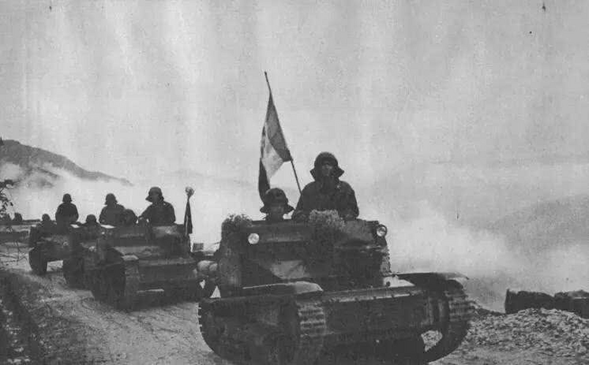 在珍珠港事件爆发前,日本联合舰队司令长官山本五十六一直极力反对向