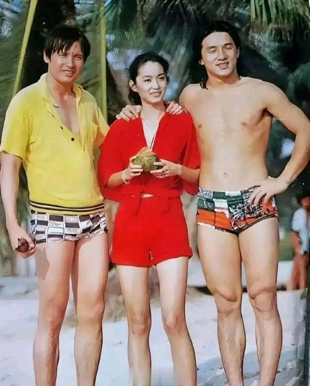 年轻时候的林青霞和成龙,不得不说林青霞真是个美人胚子,大家觉得呢?