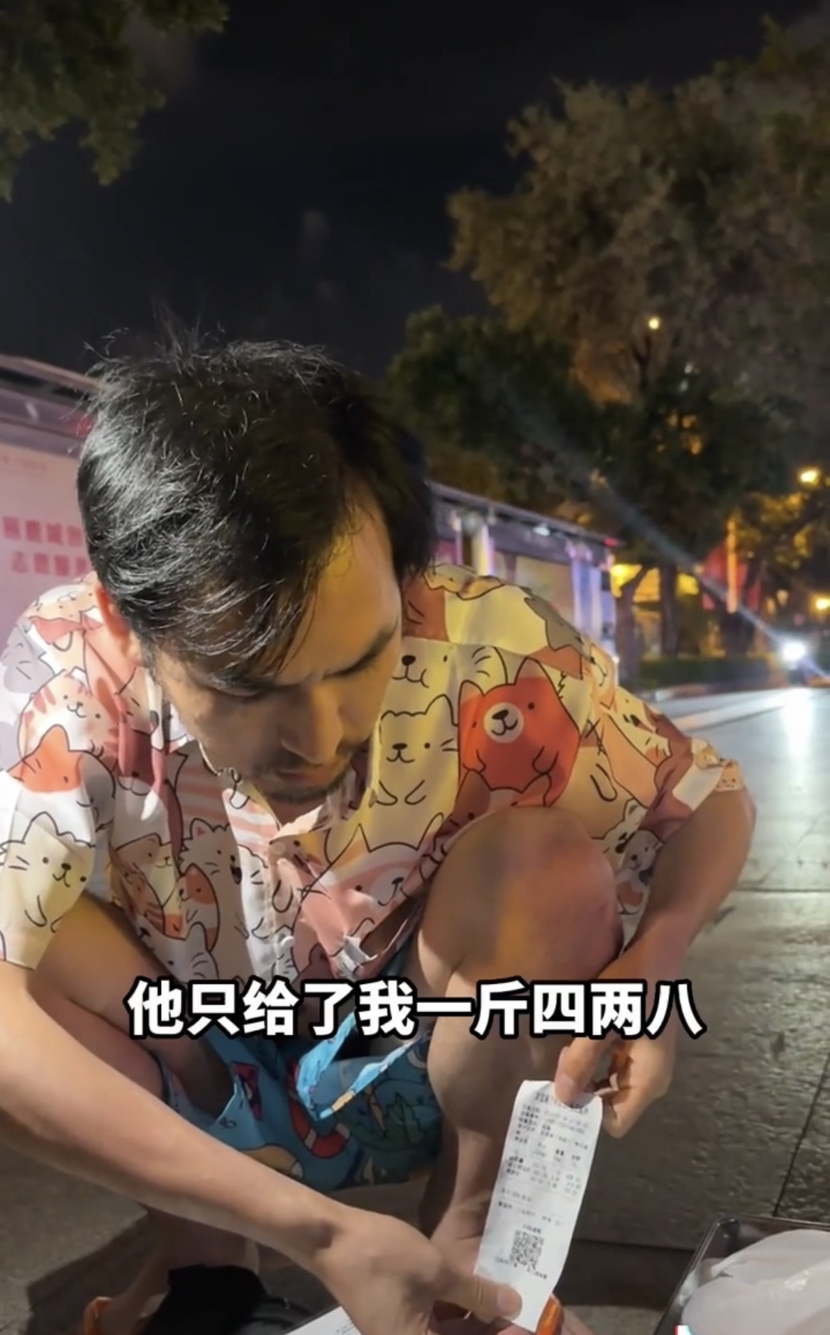 三亚海鲜市场宰客,一斤海鲜只有五两:100万粉丝博主揭露黑幕