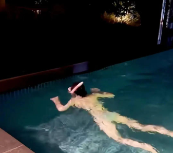 44岁陈乔恩近照曝光,分享比基尼游泳现状,女方真实身材全曝光