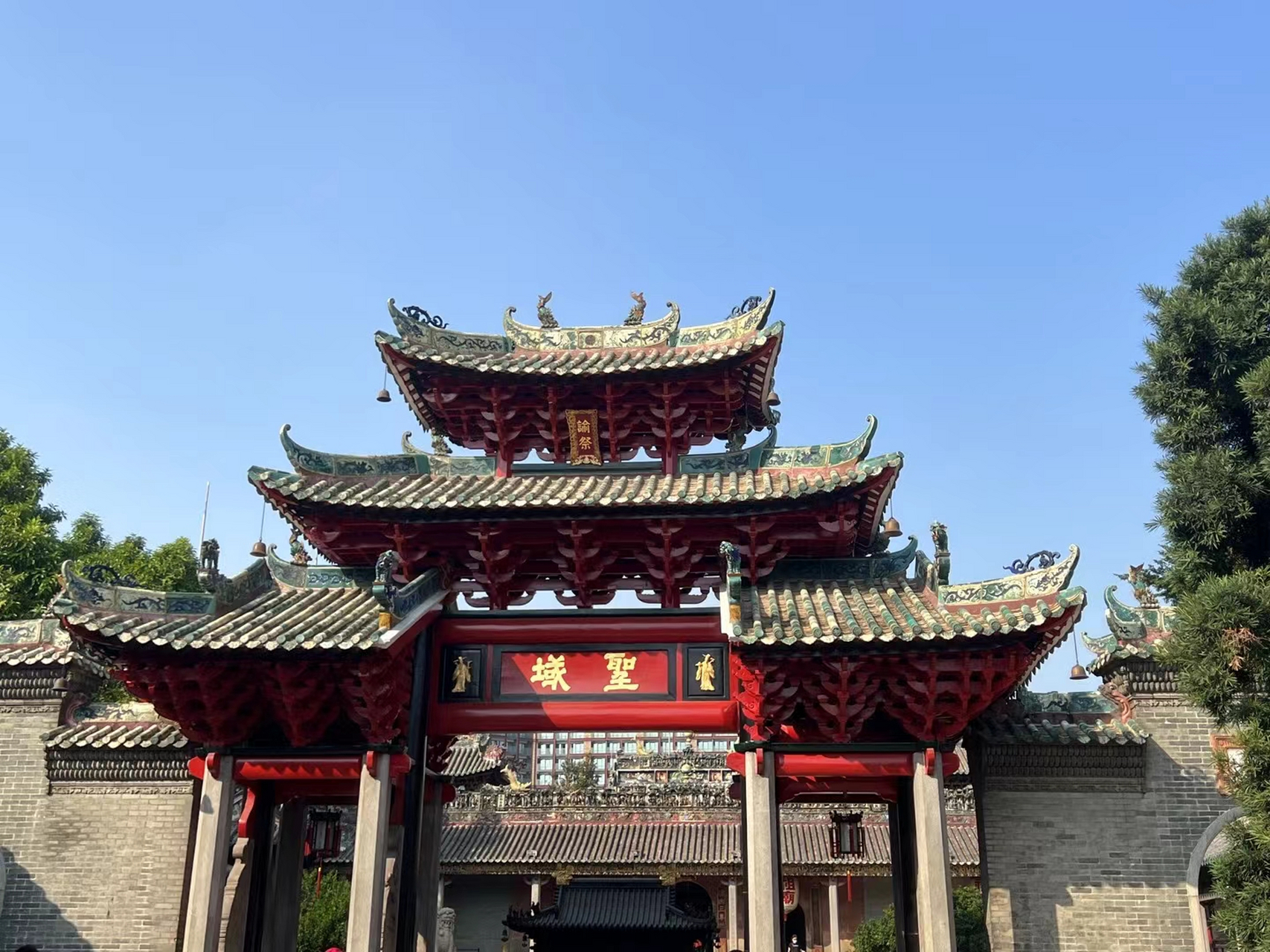 佛山祖庙,又名北帝庙灵应祠,位于广东省佛山市禅城区祖庙路21号