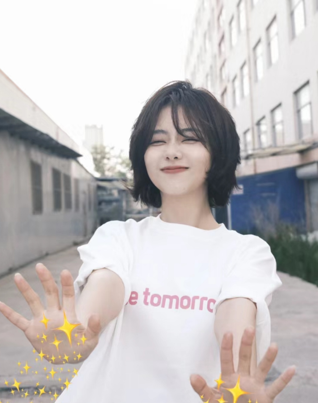 谭松韵分享生活照元气满满,新戏杀青了开始自己悠闲的假期生活,满满的