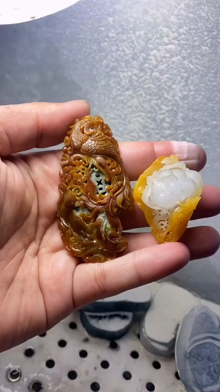 苏州的牛姐,你的大马坎翡翠挂件做好了!-度小视