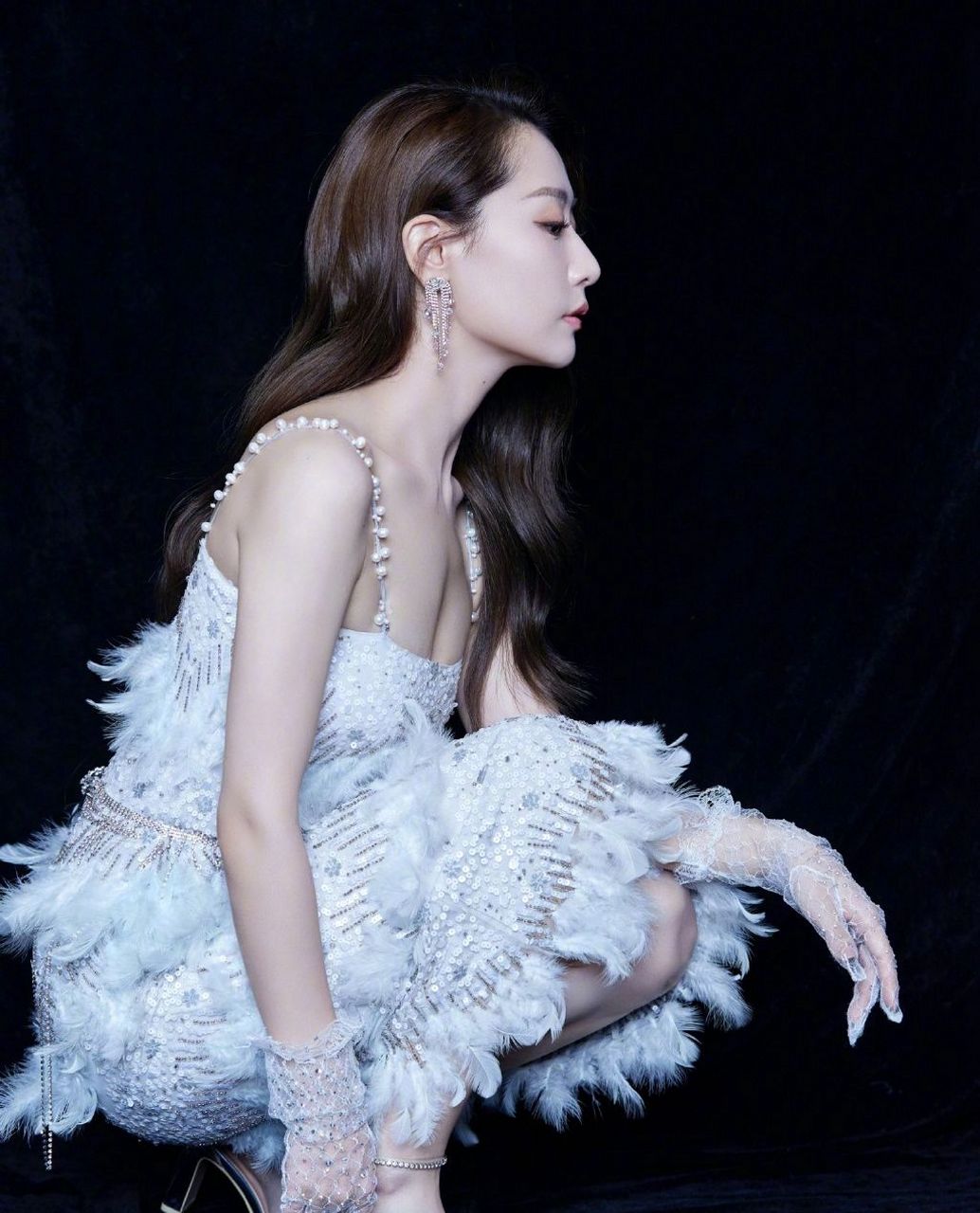 美女白冰,五官精致,身材高挑,就像一个美丽的公主,让人沉醉.