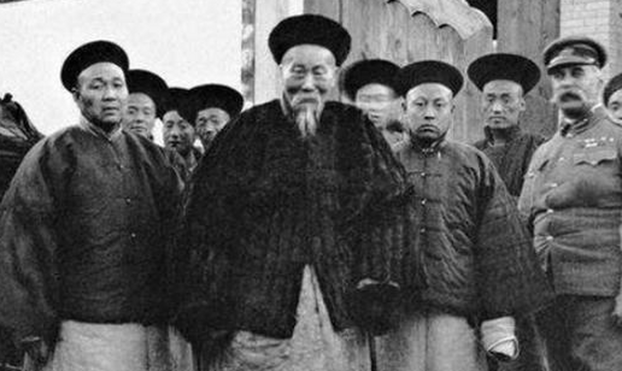 1896年,李鸿章访美时,竟然得到了皇帝级别的待遇,然而在美国参观博物