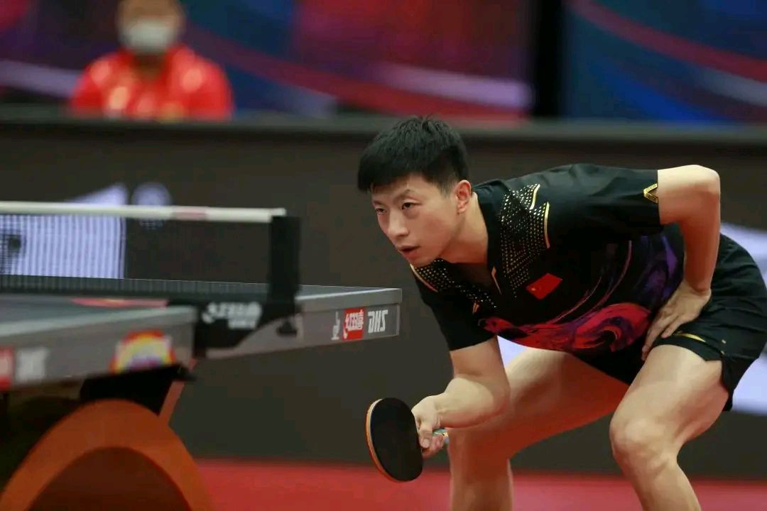 樊振东3-1战胜周启豪,马龙3-2逆转袁励岑,双双晋级选拔赛四强!