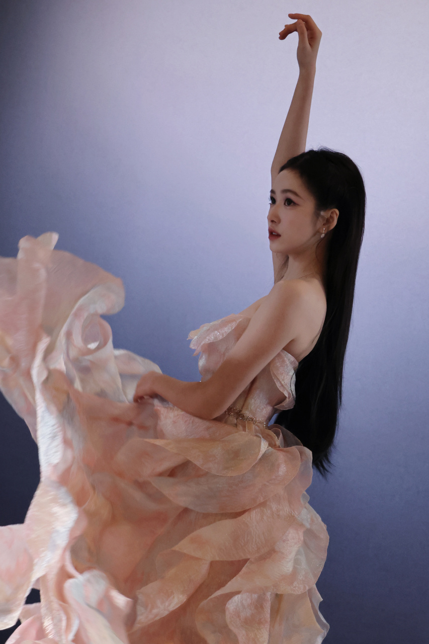 今年23岁的杨肸子,十年前就参加了湖南卫视的儿童歌唱节目《中国新