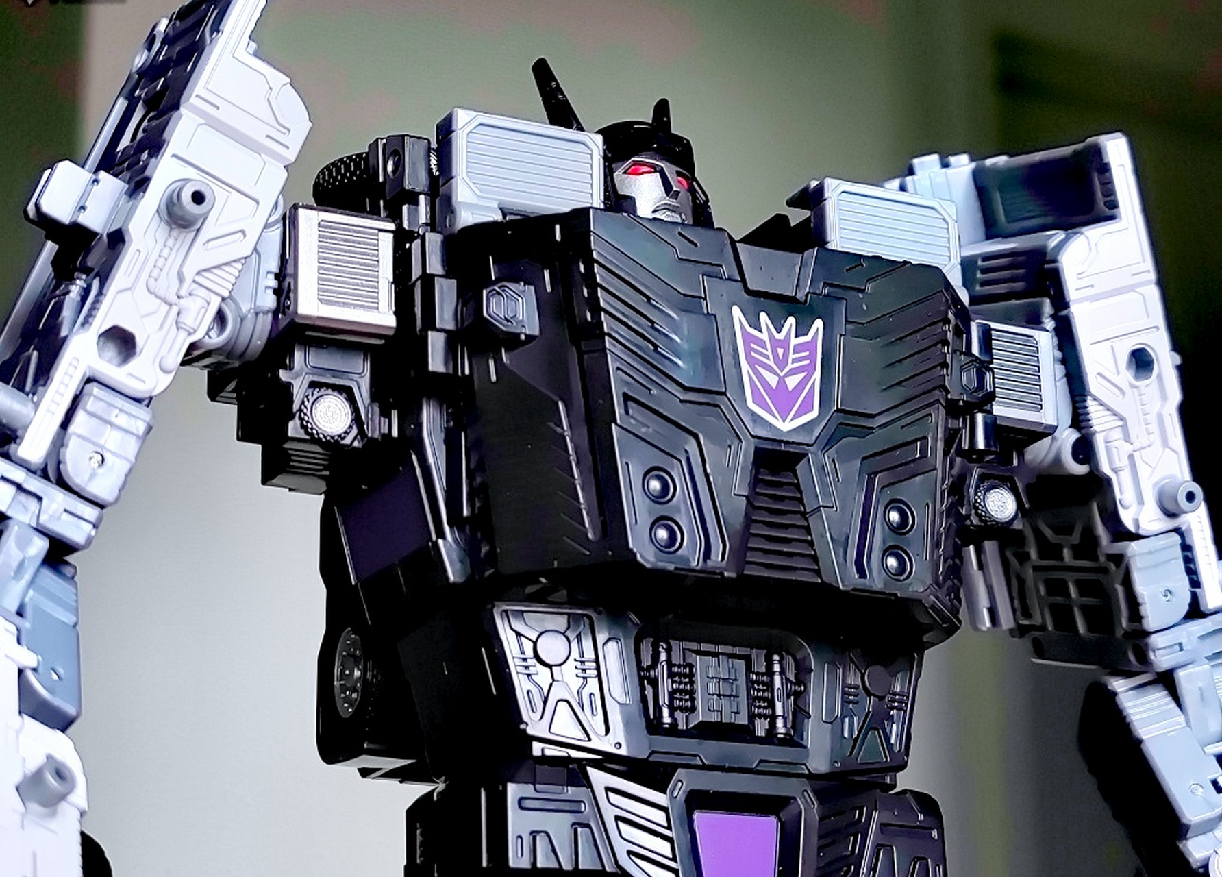 模型欣赏:变形金刚 传世进化 c级 汽车大师,by azazellll.