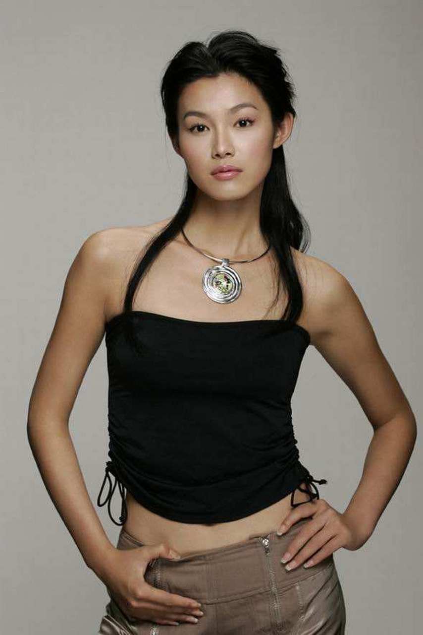 于娜, 1981年6月出生于贵阳市,身高1米78,演员,模特.