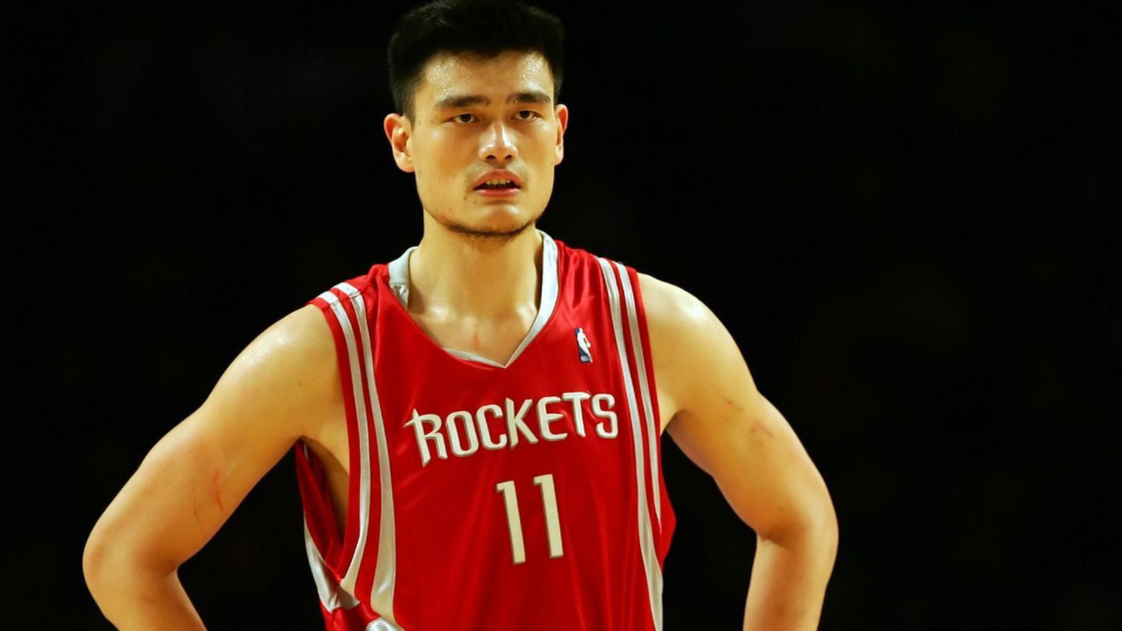 姚明在他的篮球职业生涯之中取得了辉煌成就,他不仅在nba多次入勋全