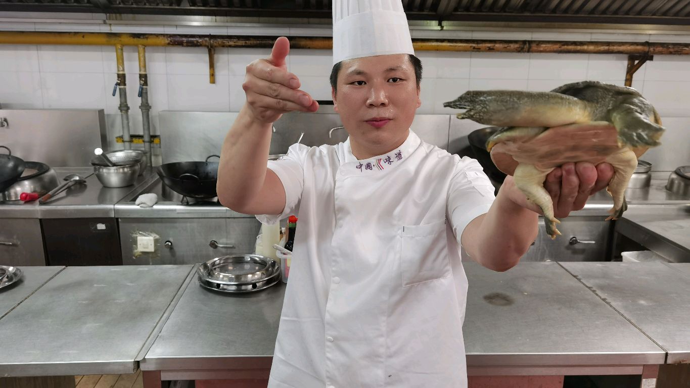 红焖甲鱼怎么宰杀处理和制作,看酒店大厨详细视频教学,操作简单