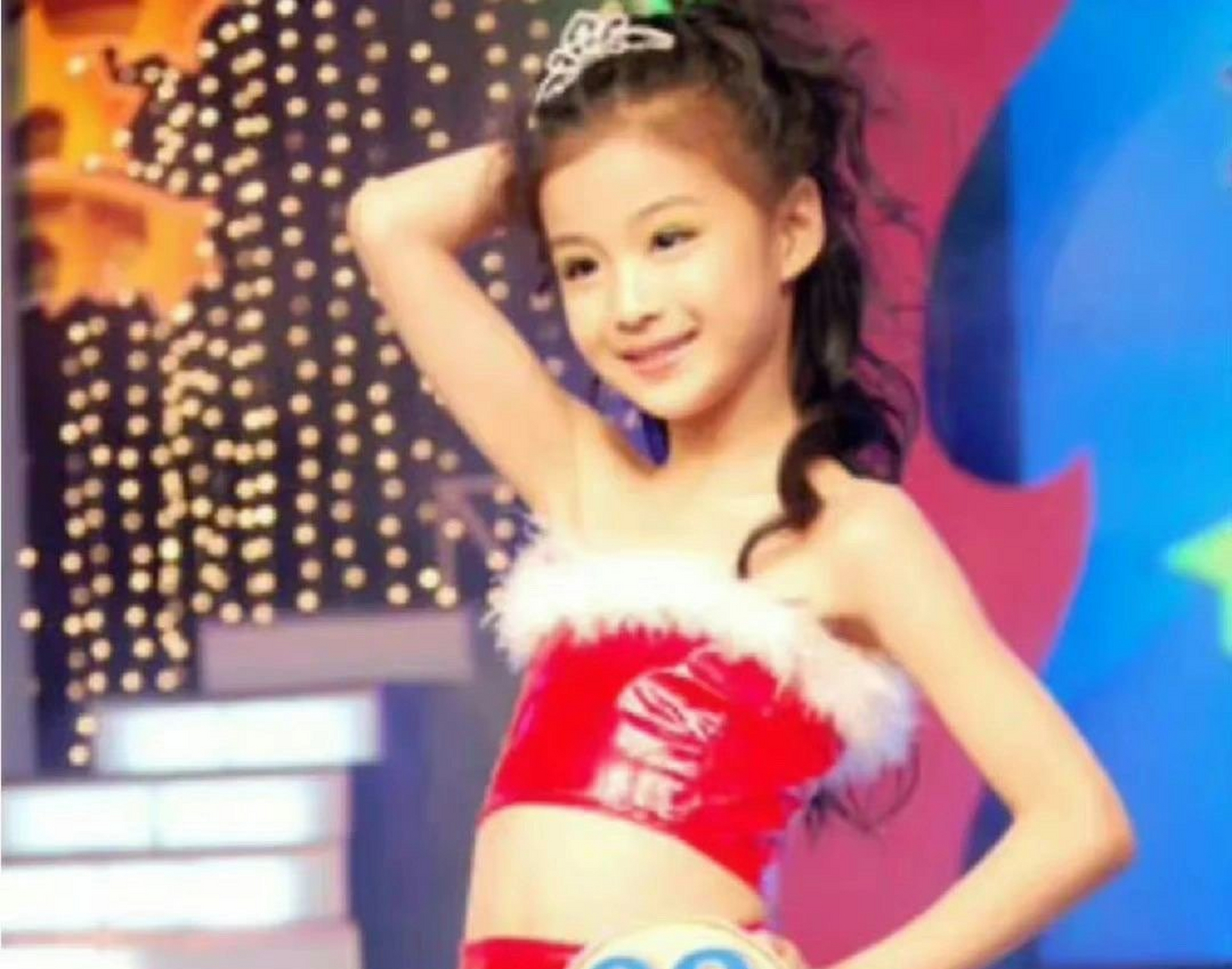 王楚然7岁穿泳装参加成人选美,谁家好人让孩子这么早就接触名利场啊?