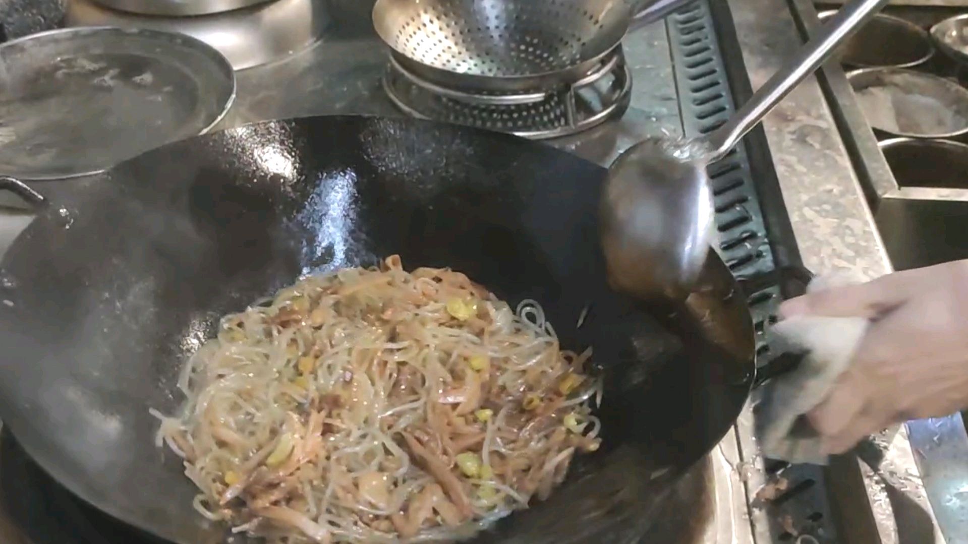 炒粉条只要多加这样东西,口味立刻变得不一样