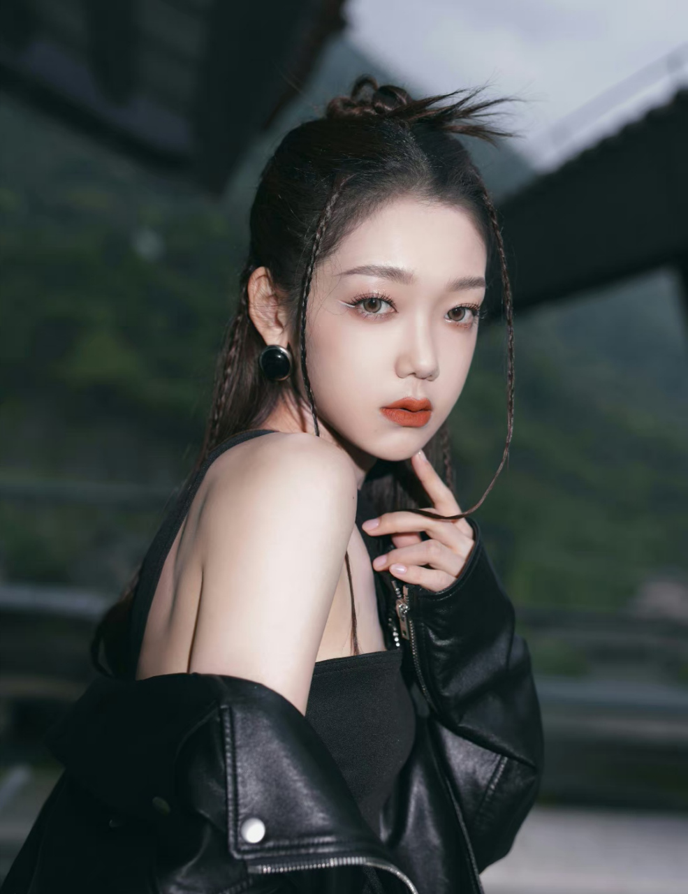 希林娜依高# 香艳迷人的暗夜玫瑰,香肩玉背,美腿玉足,甜美酷辣,性感