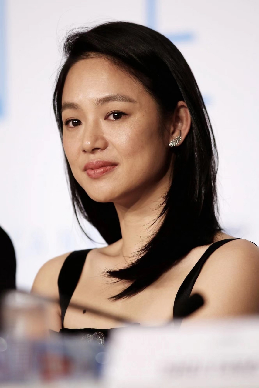 周韵拍的作品并不多,但部部是经典,每个作品里的角色亮相都会让人