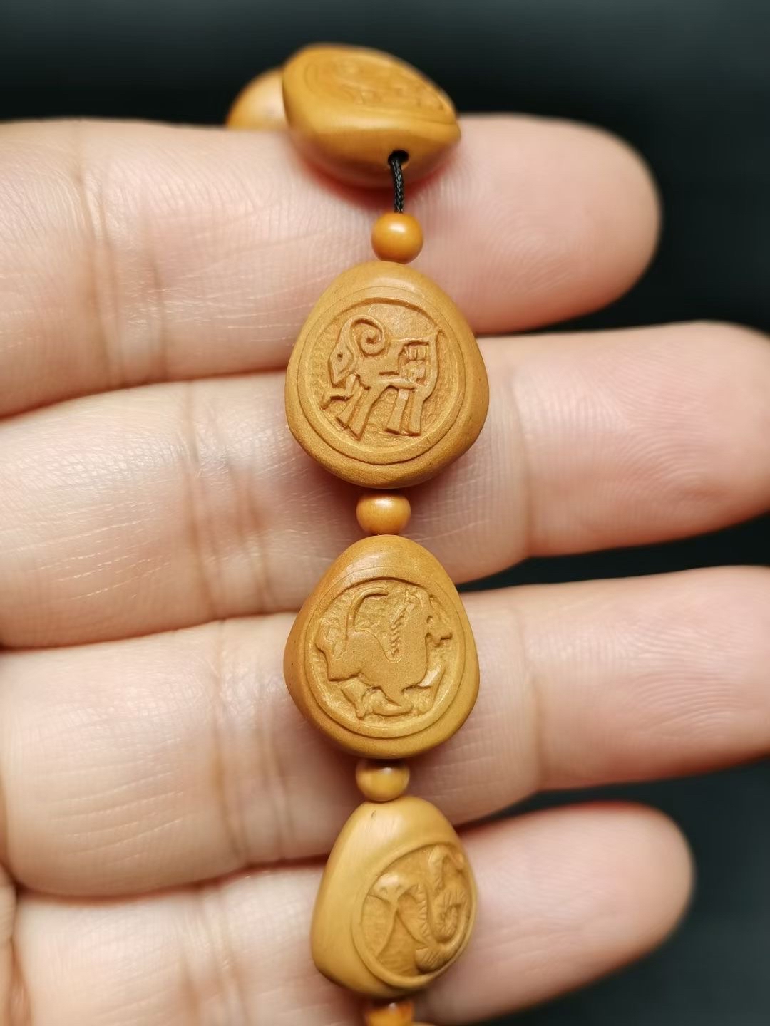 松子雕刻十二生肖