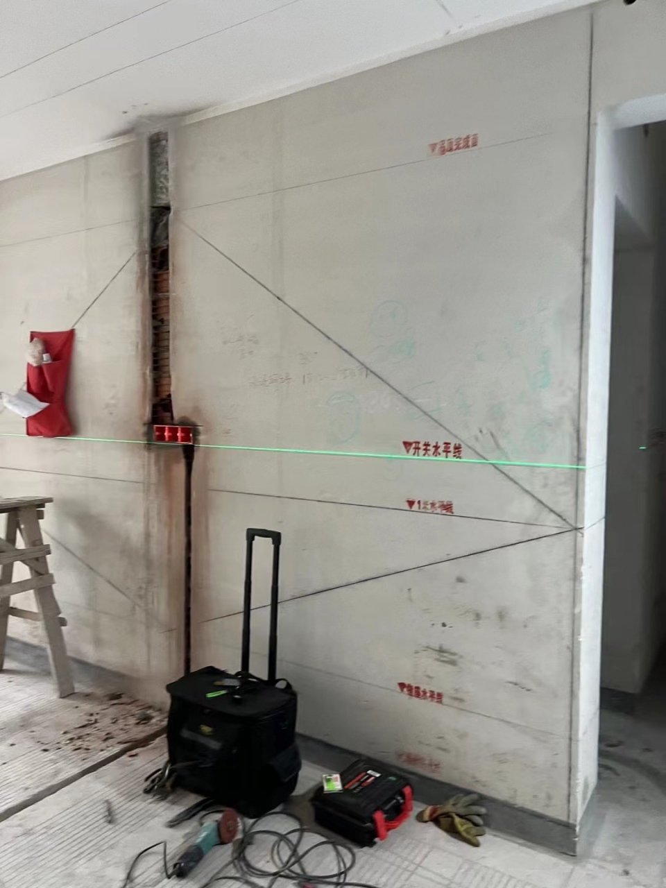 卫生间防水细节,入场防水,关水后检查楼下是否渗透,然后放水做1公分
