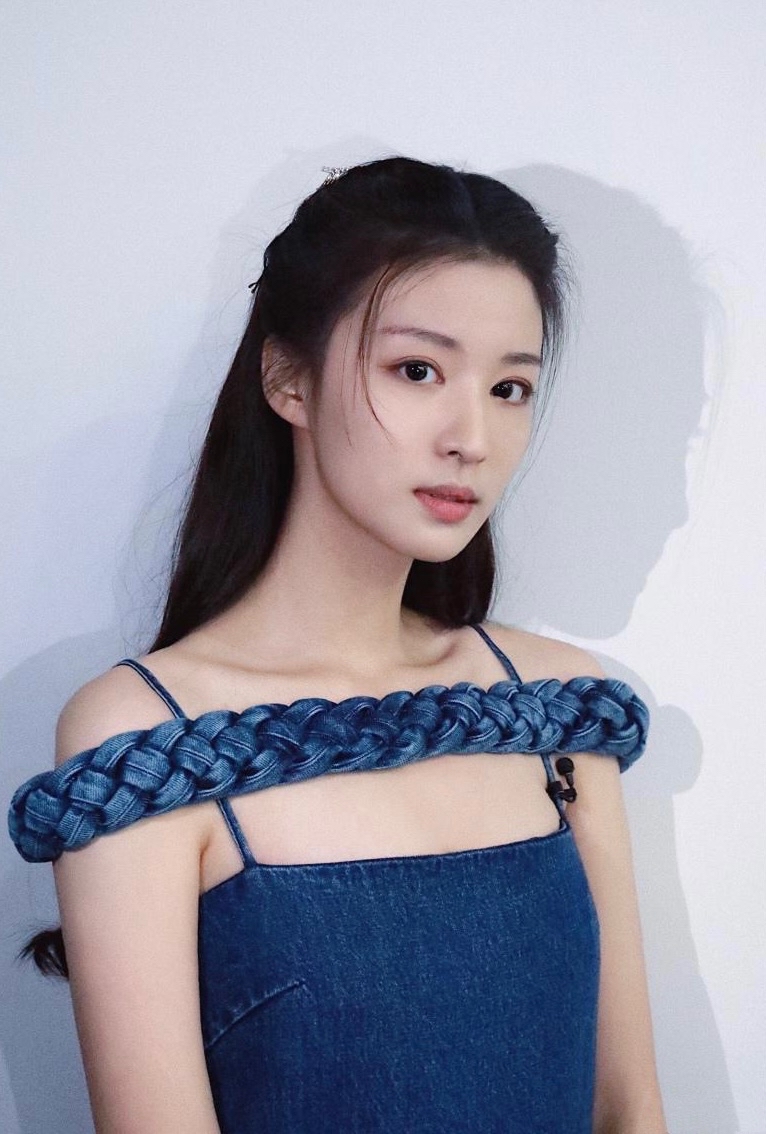 王楚然精美图集:出水芙蓉,美丽娇艳