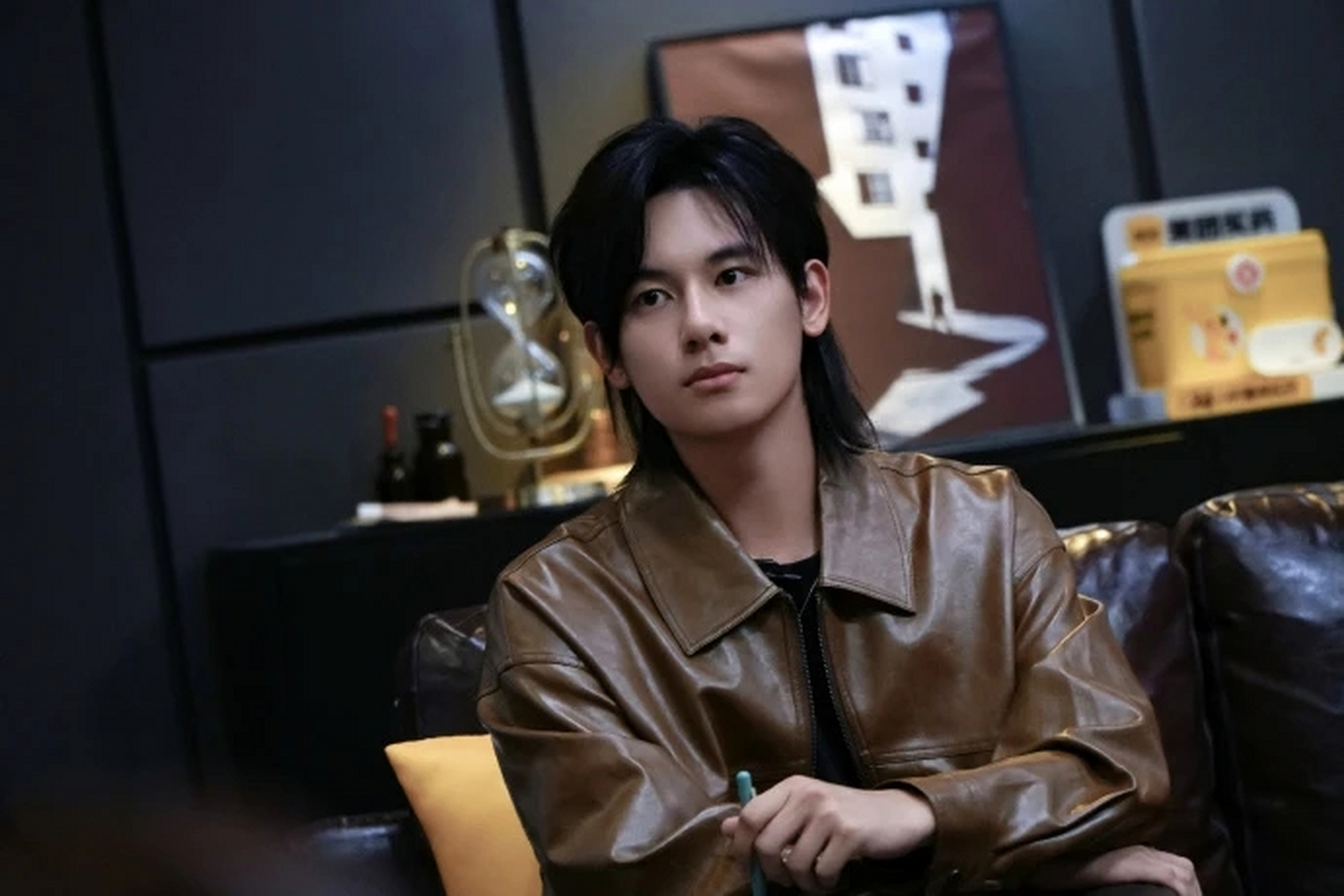 胡先煦手里有个漫改ip的电影本子,男主角资源,剧版的早已经拍完并且