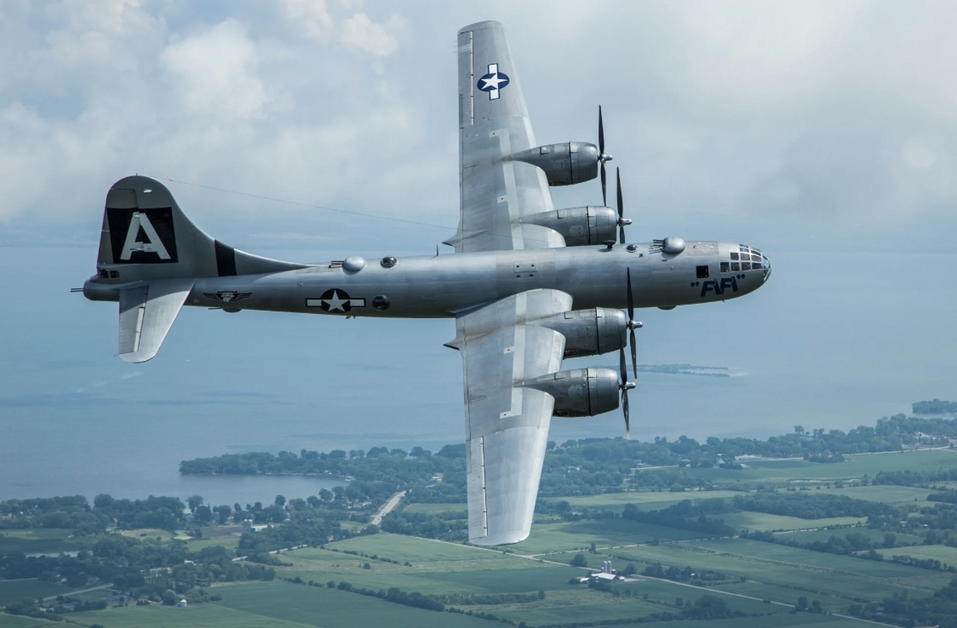 b29轰炸机,给小日子送原子弹的飞机