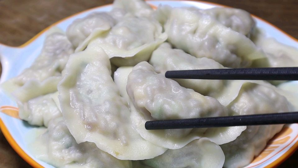 三伏天不爱吃饭,教你这粉条馅饺子,学会这样做,每次上桌都吃光