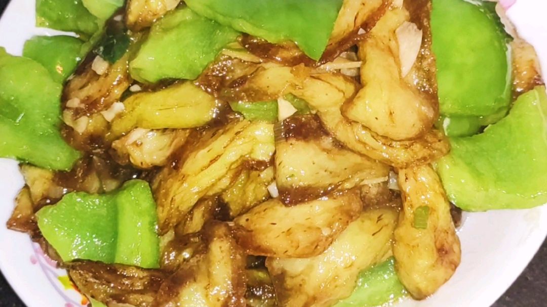 烧茄子的家常做法,放入这个调料味道更好吃,配米饭更香
