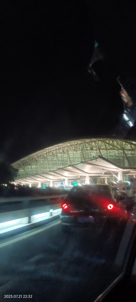 夜晚的广州市白云国际机场的外景