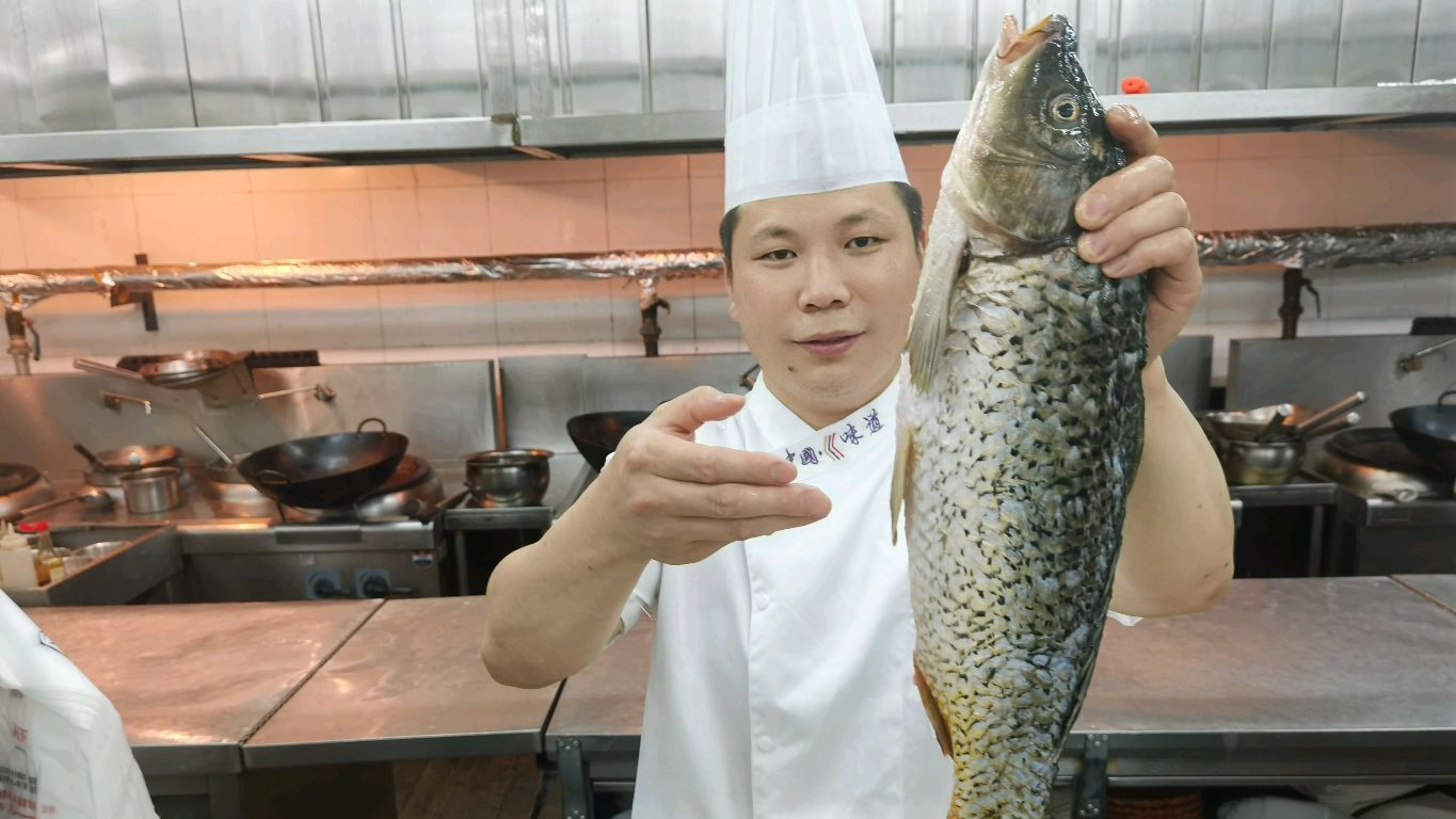 厨师长教你:“红烧鲤鱼”的做法,出锅一点土腥味都没有,好吃