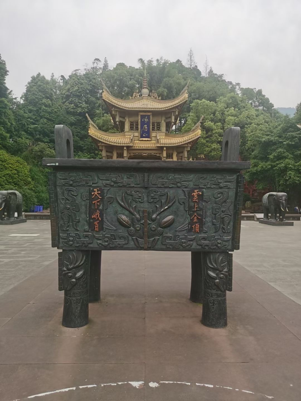 弥勒佛坐像——四川乐山大佛建在大渡河,青衣江,岷江的交汇处,高71米