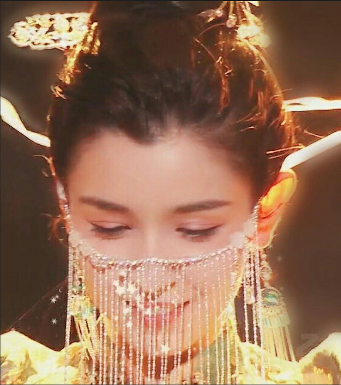 《一梦敦煌》 #艺术##舞蹈# #哈尼克孜#  此舞只应天上有,人间难得几