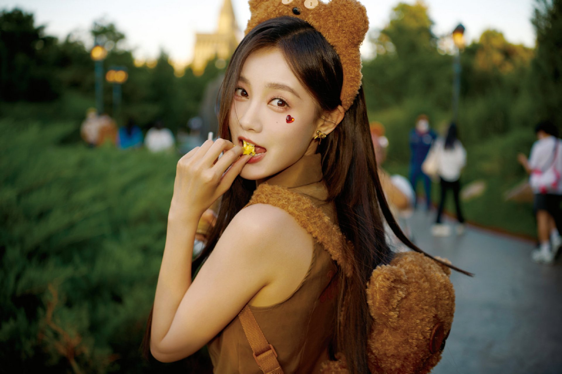 李一桐高清壁纸头像(二十六)[鲜花]