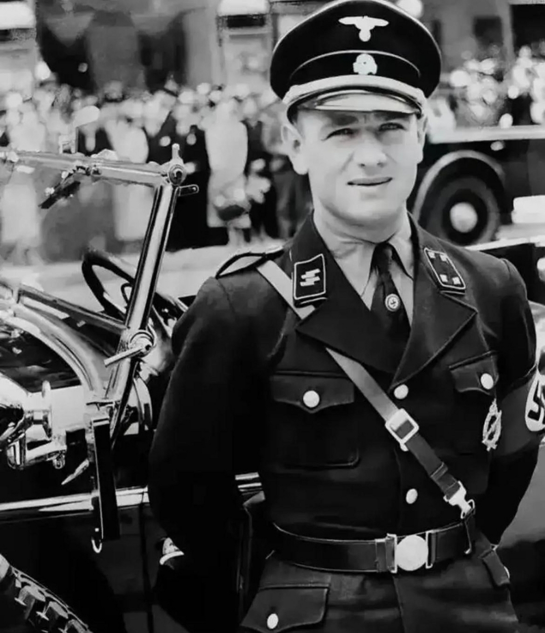 二战期间,纳粹德国从来不缺帅气小伙,尤其是穿上德军军服.