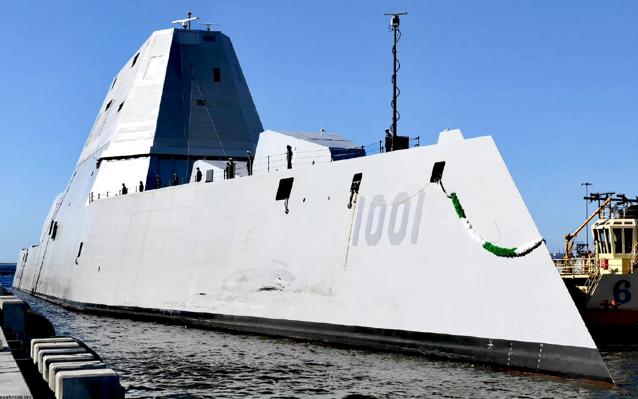 舰船欣赏:美国海军 迈克尔·蒙索尔号导弹驱逐舰,该舰是朱姆沃尔特级