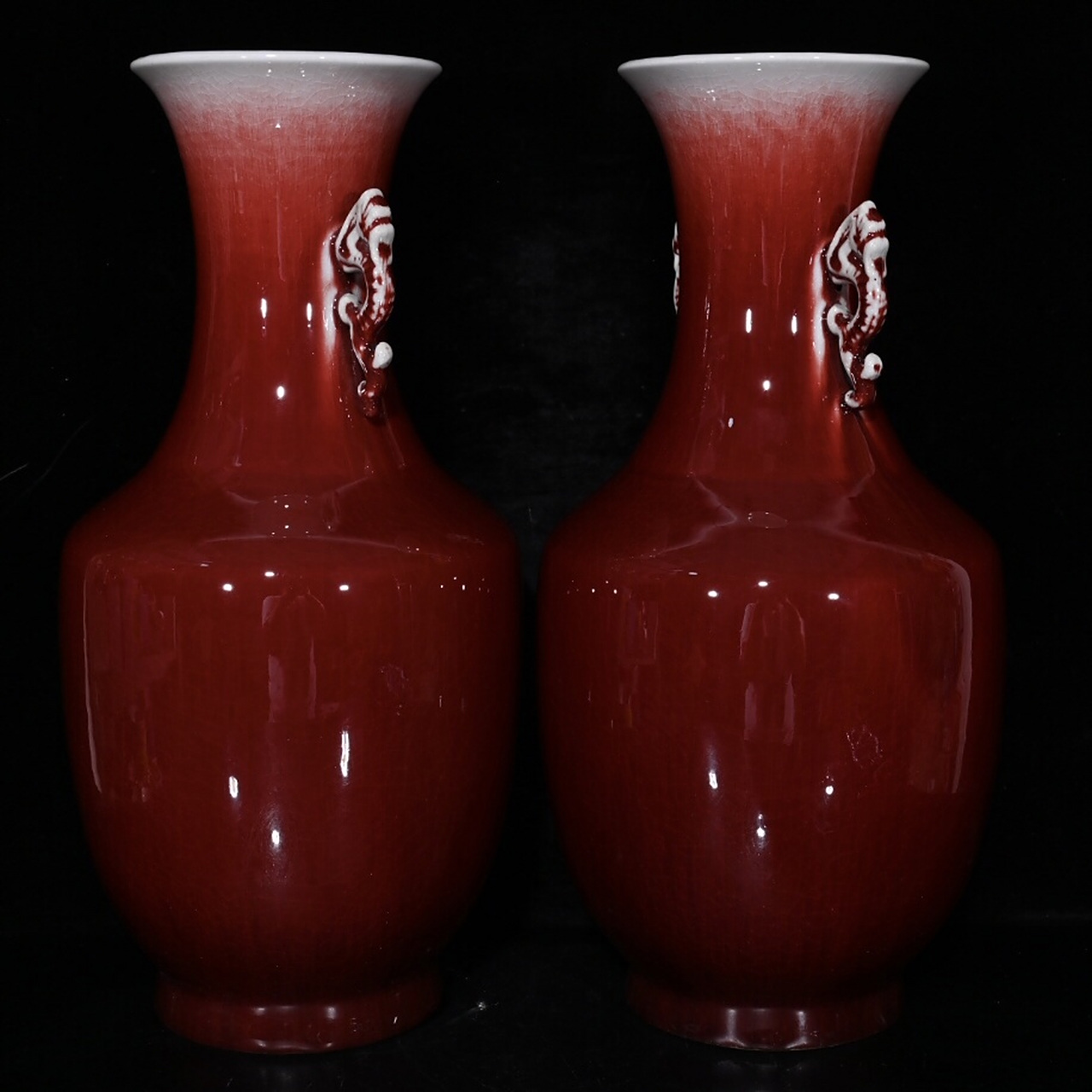 大清康熙郎红釉开片双耳瓶(38.5×18cm)